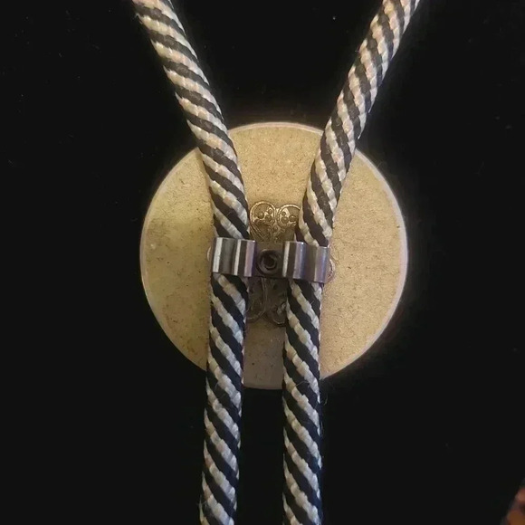 Real Scorpion Bolo Tie Acrylic Lucite Round Black White Cord Western - Picture 4 of 7